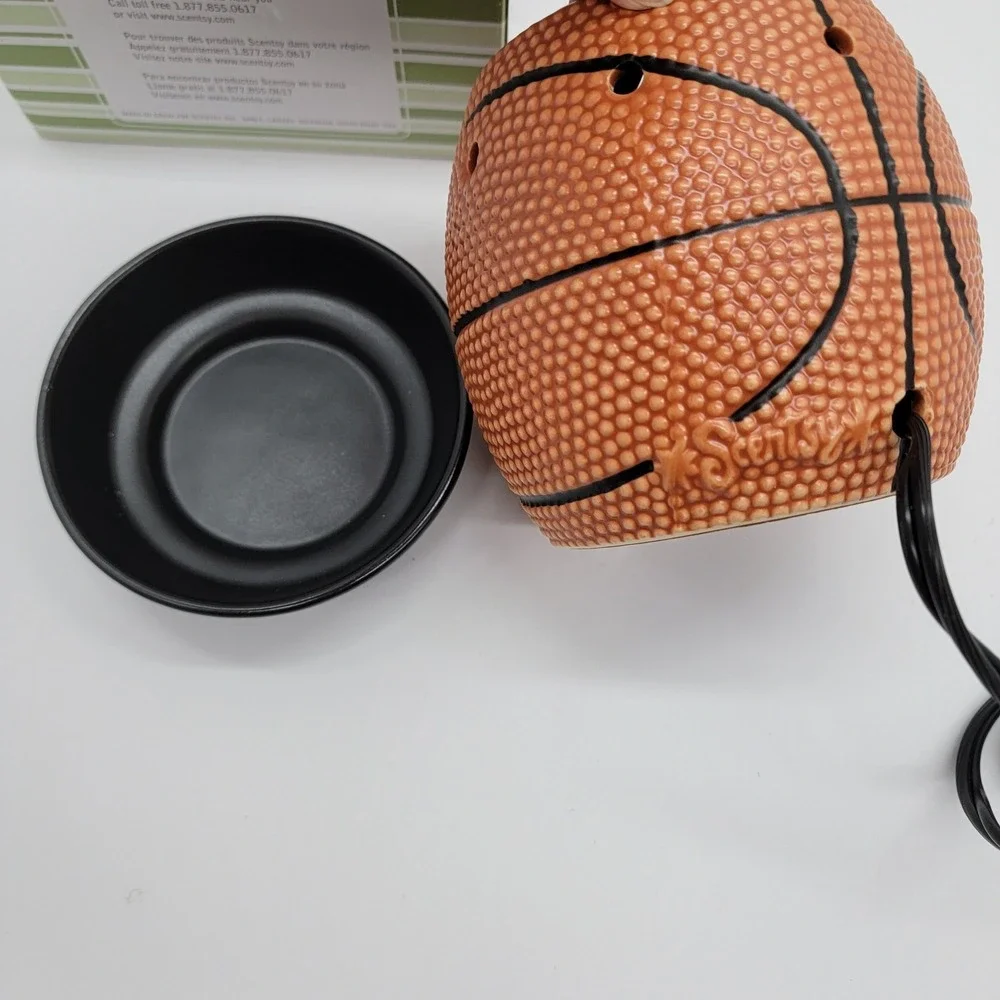 Scentsy Full Court Basketball Full Size Wax Warmer Model DSW-FCRT With Box